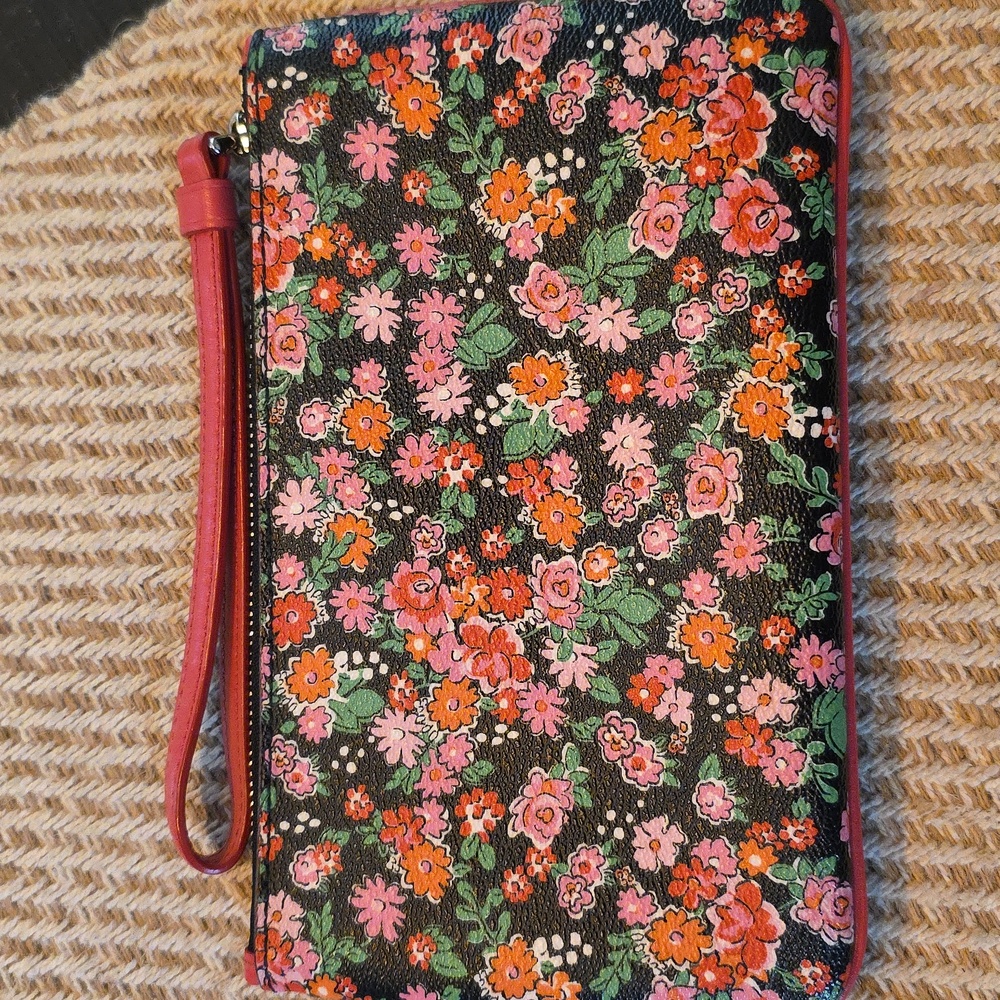 Coach‎ Floral Wristlet - Black Mulri Color - Picture 3 of 12